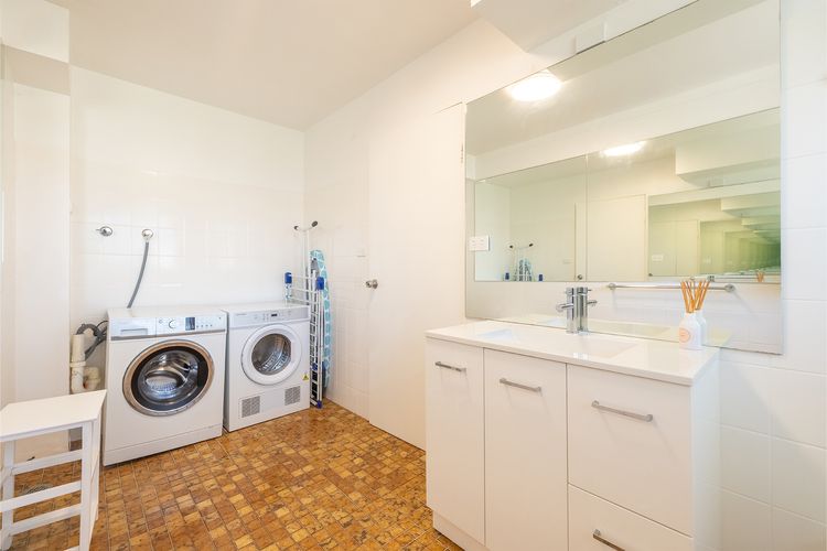 Shoreline, 9/1 Intrepid Cl – 200m to Shoal Bay beach and wifi