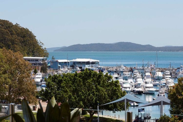 The Waterview, 2/76 Magnus St – complete style, comfort, luxury and spectacular waterviews