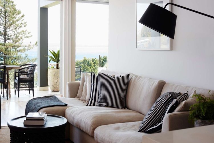 The Waterview, 2/76 Magnus St – complete style, comfort, luxury and spectacular waterviews