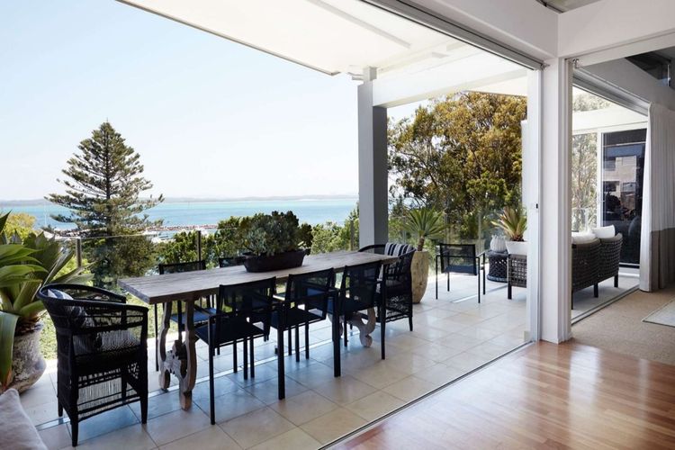 The Waterview, 2/76 Magnus St – complete style, comfort, luxury and spectacular waterviews