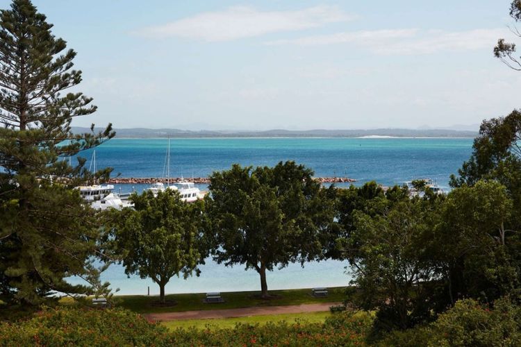 The Waterview, 2/76 Magnus St – complete style, comfort, luxury and spectacular waterviews
