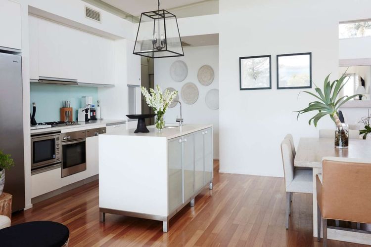 The Waterview, 2/76 Magnus St – complete style, comfort, luxury and spectacular waterviews