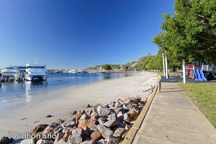 The Waterview, 2/76 Magnus St – complete style, comfort, luxury and spectacular waterviews