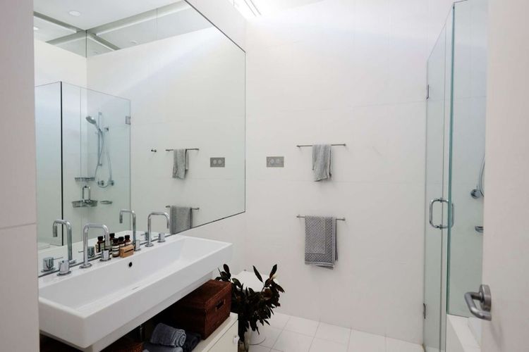 The Waterview, 2/76 Magnus St – complete style, comfort, luxury and spectacular waterviews