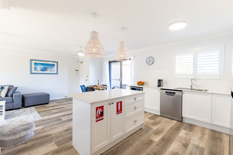 Shoreline, 5/1 Intrepid Close – Water Views and WiFi