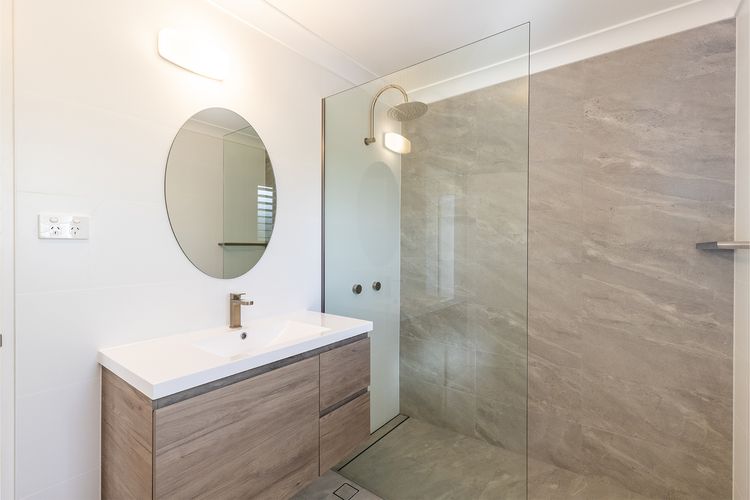 Shoreline, 5/1 Intrepid Close – Water Views and WiFi
