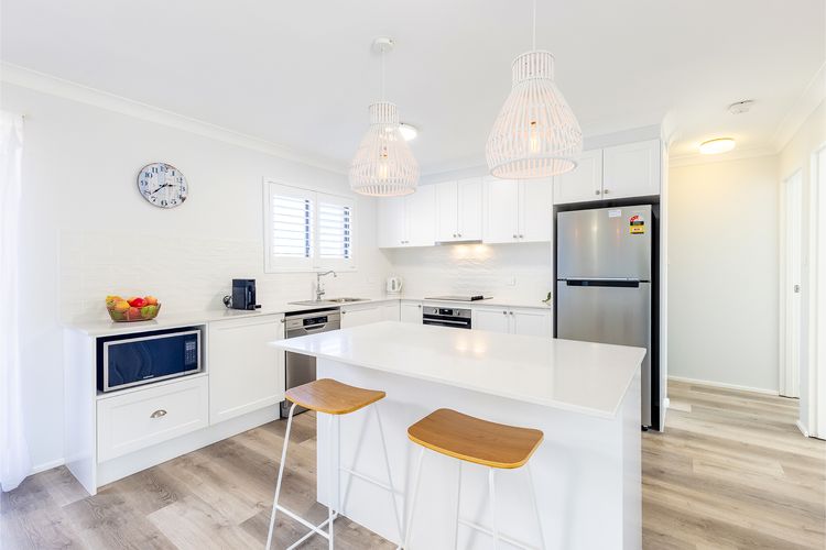 Shoreline, 5/1 Intrepid Close – Water Views and WiFi