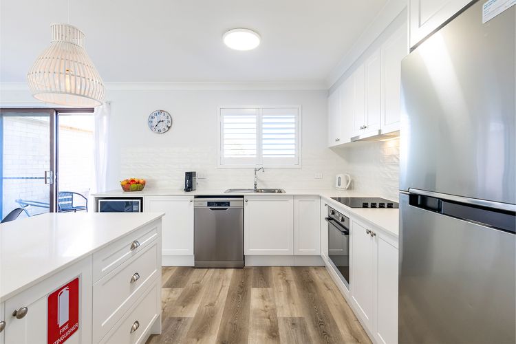 Shoreline, 5/1 Intrepid Close – Water Views and WiFi