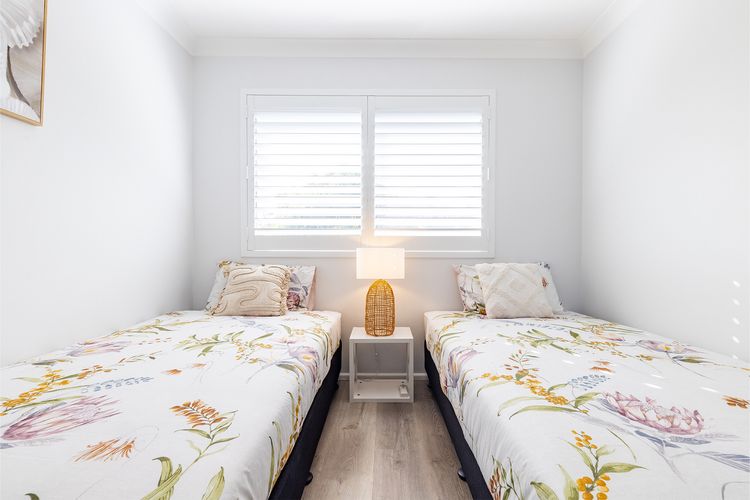 Shoreline, 5/1 Intrepid Close – Water Views and WiFi