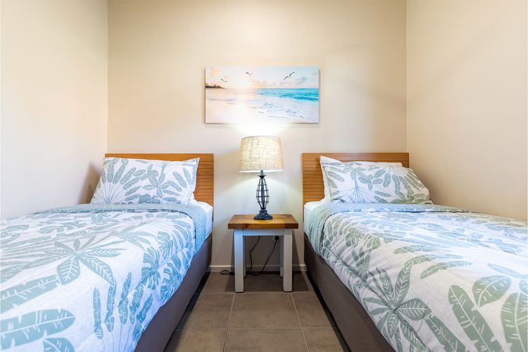 Martys, 7/2 Intrepid Cl – pool , air con , Wi-Fi and linen