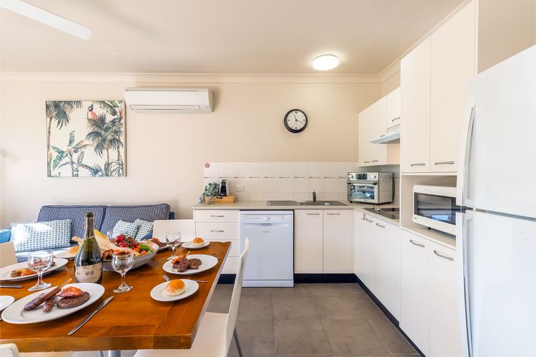 Martys, 7/2 Intrepid Cl – pool , air con , Wi-Fi and linen