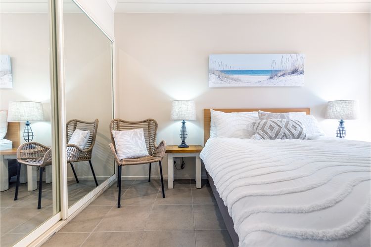 Martys, 7/2 Intrepid Cl – pool , air con , Wi-Fi and linen