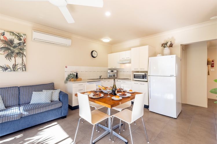 Martys, 7/2 Intrepid Cl – pool , air con , Wi-Fi and linen