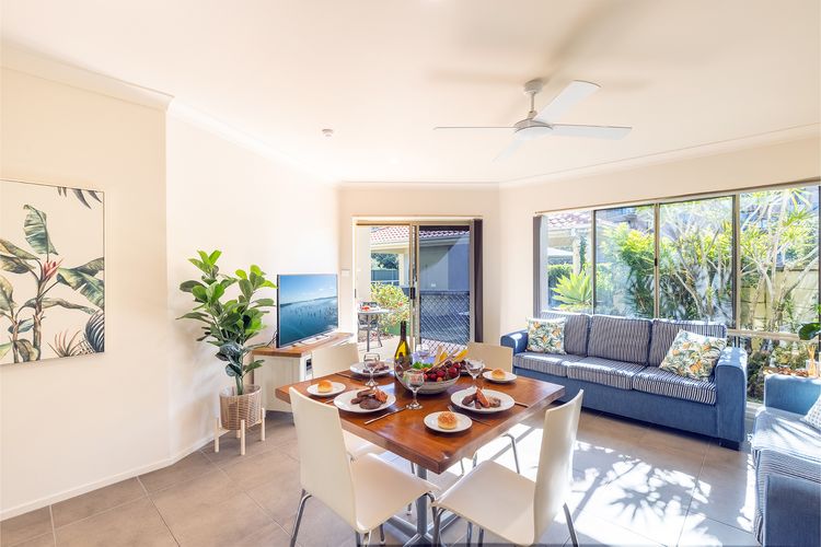 Martys, 7/2 Intrepid Cl – pool , air con , Wi-Fi and linen