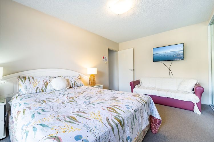 Ocean Shores, 7/27 Weatherly Cl – waterfront with fabulous views and WIFI