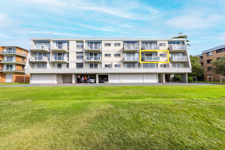 Ocean Shores, 7/27 Weatherly Cl – waterfront with fabulous views and WIFI