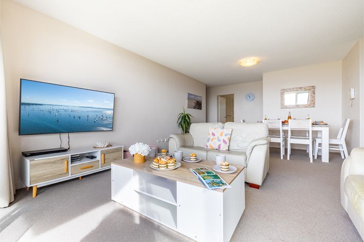 Ocean Shores, 7/27 Weatherly Cl – waterfront with fabulous views and WIFI