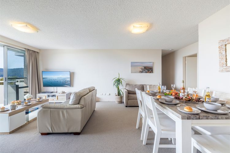 Ocean Shores, 7/27 Weatherly Cl – waterfront with fabulous views and WIFI