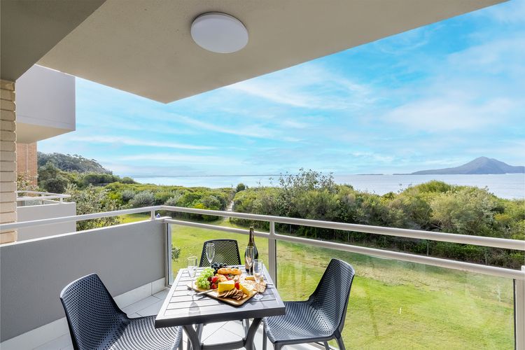 Ocean Shores, 7/27 Weatherly Cl – waterfront with fabulous views and WIFI