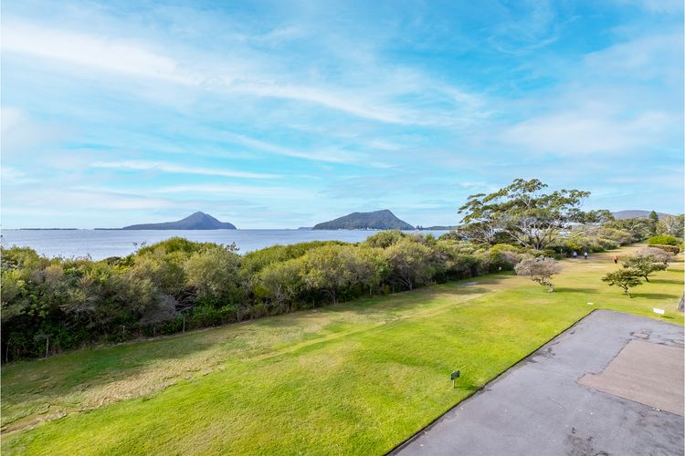 Ocean Shores, 7/27 Weatherly Cl – waterfront with fabulous views and WIFI