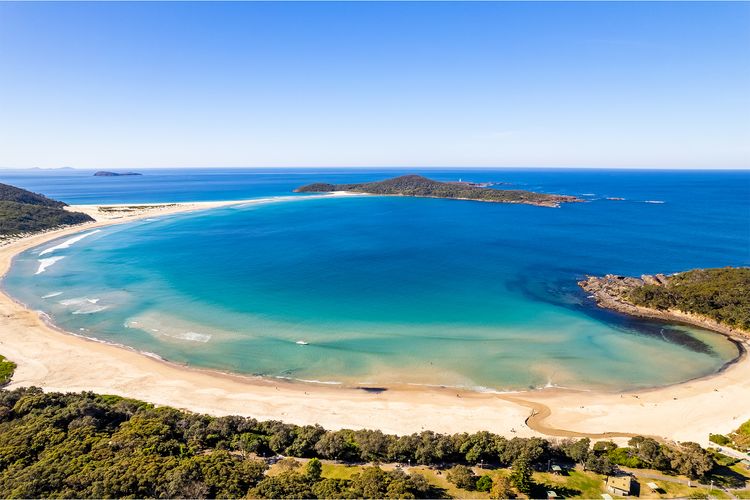 Sapphire Sands, 1/52 Boulder Bay Rd – air con, Wi-Fi, Cot & Highchair