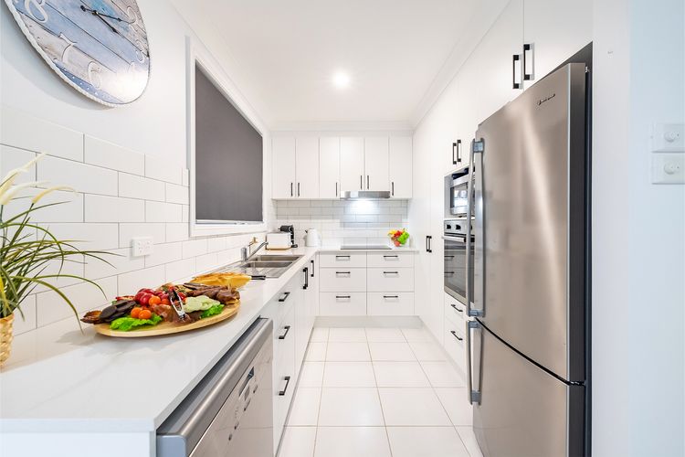 Sapphire Sands, 1/52 Boulder Bay Rd – air con, Wi-Fi, Cot & Highchair