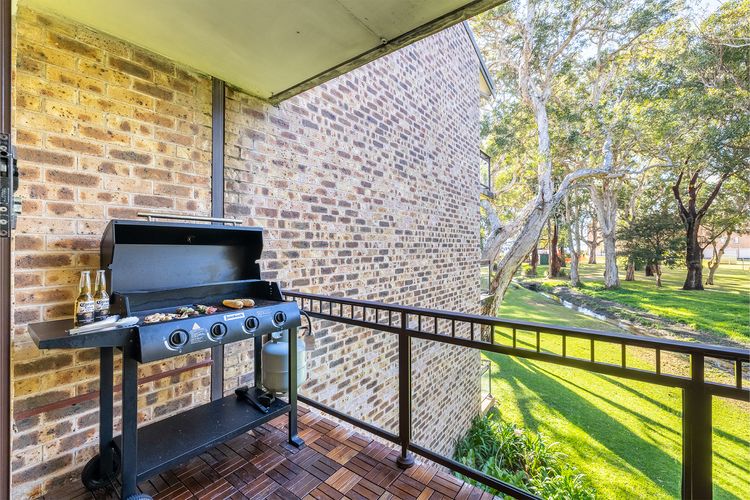 Bay Parklands, 27/2 Gowrie Ave pool tennis court spa and views