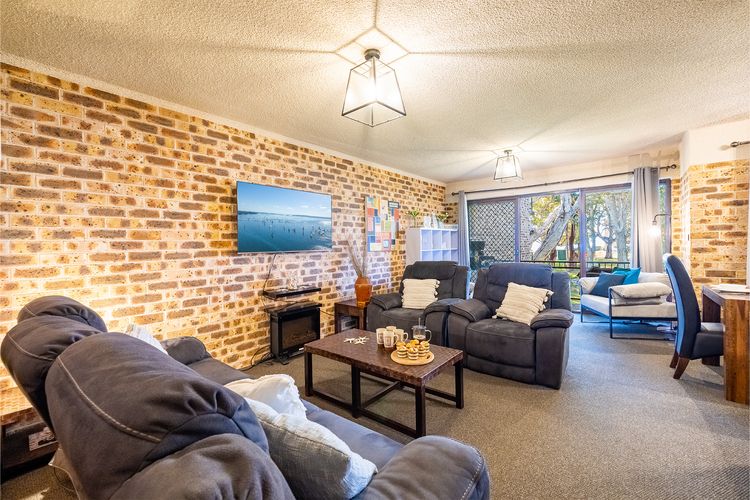 Bay Parklands, 27/2 Gowrie Ave pool tennis court spa and views