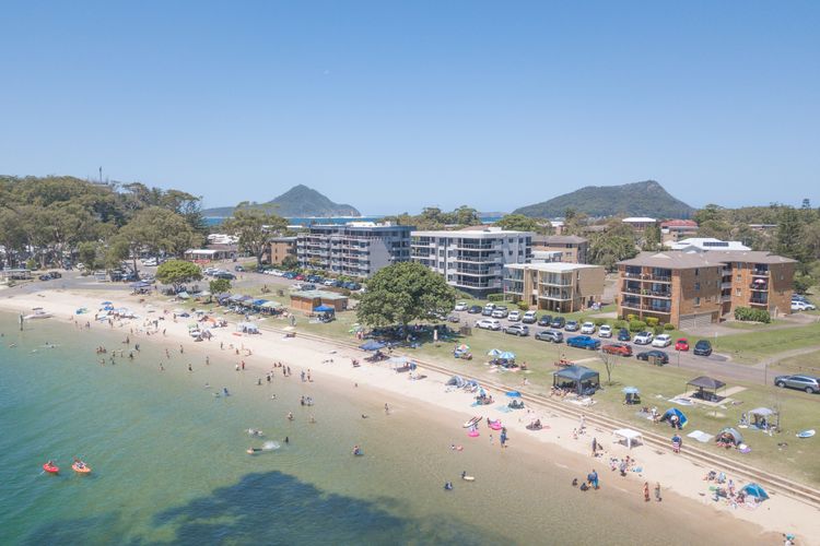 Bay Parklands, 27/2 Gowrie Ave pool tennis court spa and views