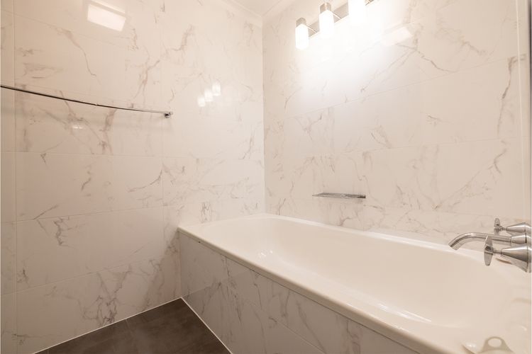 Bay Parklands, 27/2 Gowrie Ave pool tennis court spa and views