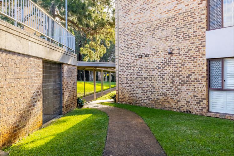 Bay Parklands, 27/2 Gowrie Ave pool tennis court spa and views