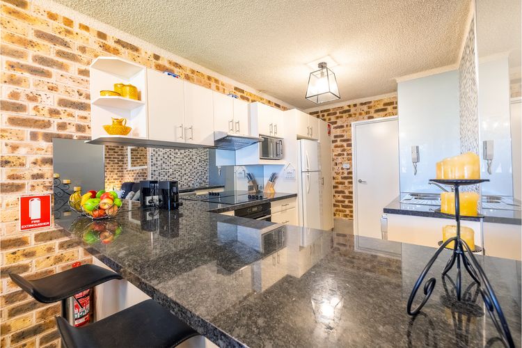 Bay Parklands, 27/2 Gowrie Ave pool tennis court spa and views