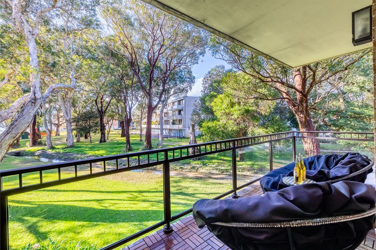 Bay Parklands, 27/2 Gowrie Ave pool tennis court spa and views