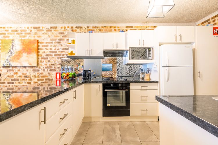 Bay Parklands, 27/2 Gowrie Ave pool tennis court spa and views