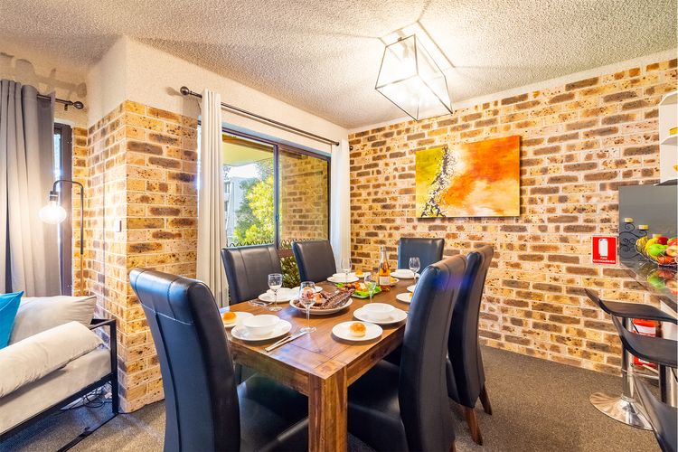 Bay Parklands, 27/2 Gowrie Ave pool tennis court spa and views