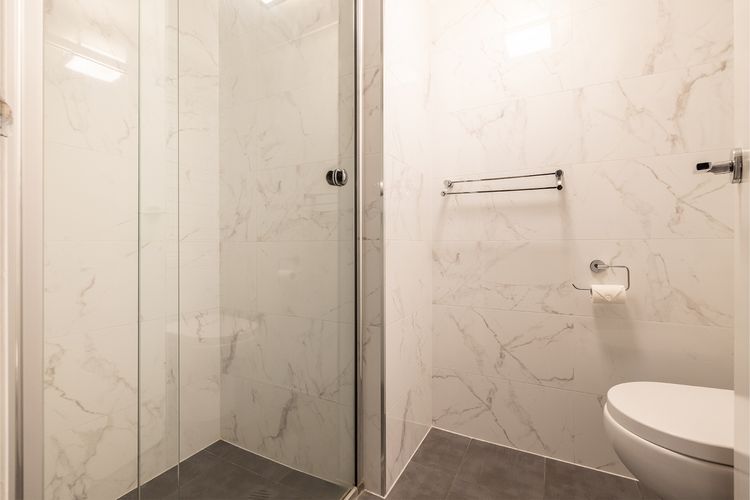 Bay Parklands, 27/2 Gowrie Ave pool tennis court spa and views