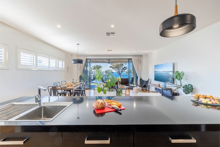 Escape on Wanda, 188 Soldiers Point Rd – Spectacular views, Ducted Air Con, WiFi