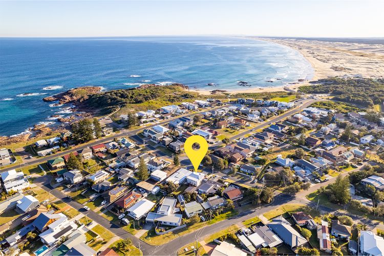 The Pacific Pearl,16 Pacific Avenue, Anna Bay – pet friendly, air con