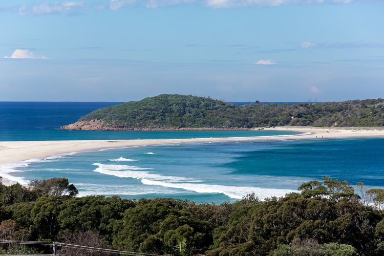 Pet friendly White Sands, 14 Whitesands Road – Linen & Air Con