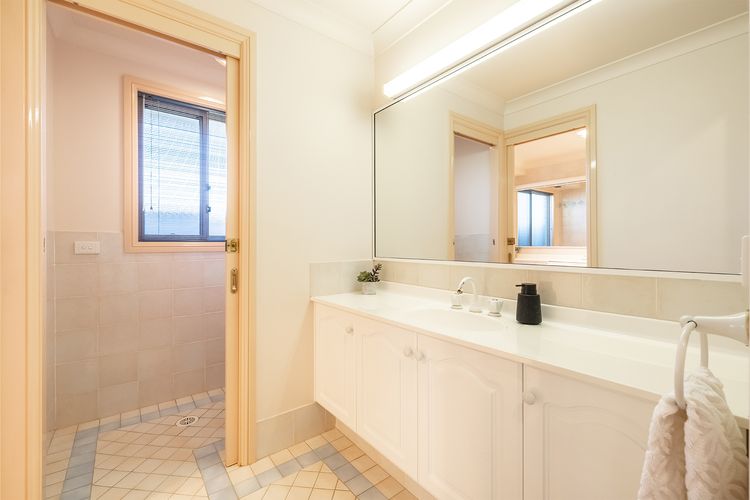 Pet friendly White Sands, 14 Whitesands Road – Linen & Air Con