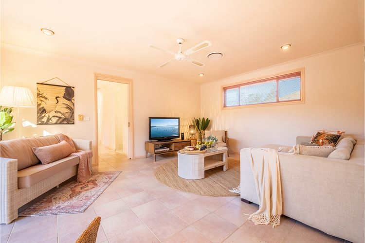 Pet friendly White Sands, 14 Whitesands Road – Linen & Air Con