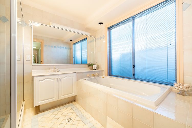 Pet friendly White Sands, 14 Whitesands Road – Linen & Air Con