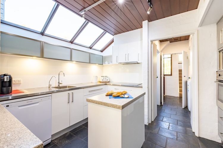 Wanda Waterview, 1/344 Wanda Ave – Water Views, Linen + Bed Making, Wi-Fi & aircon