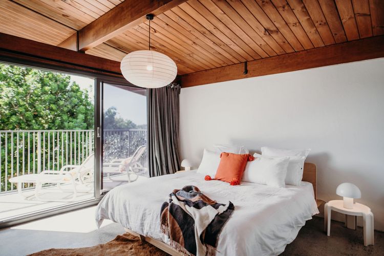 The Sundowner, 25 Lentara St – luxury pet friendly retreat with pool