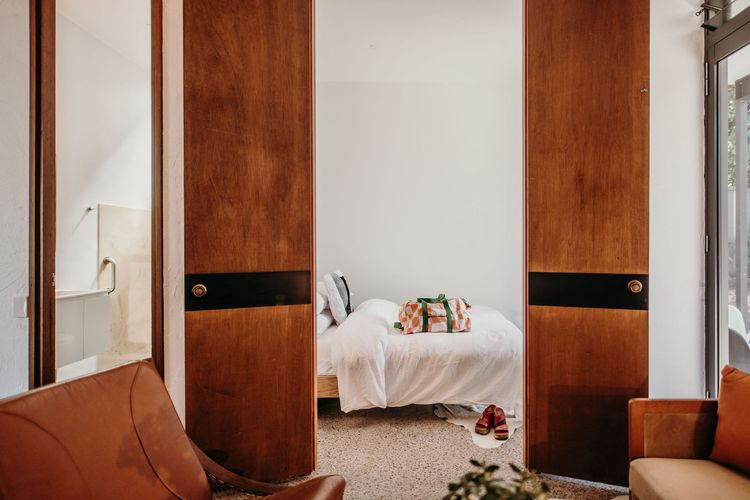 The Sundowner, 25 Lentara St – luxury pet friendly retreat with pool