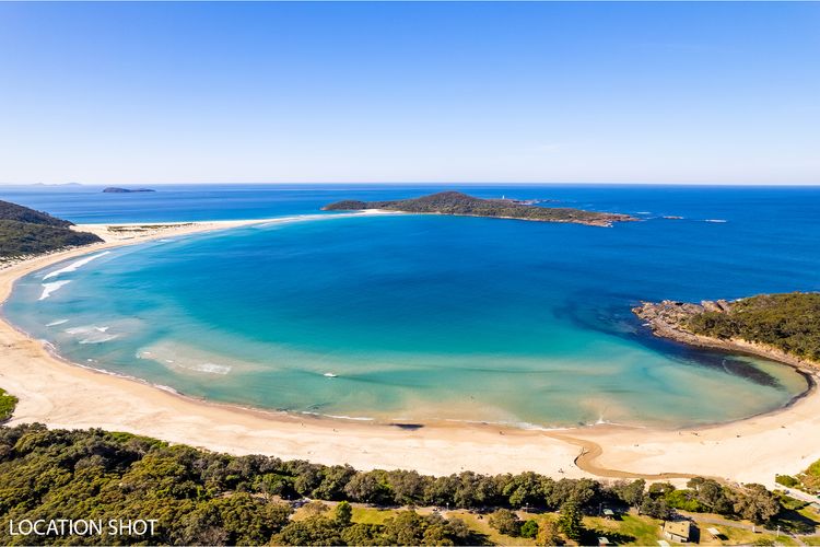 The Sundowner, 25 Lentara St – luxury pet friendly retreat with pool