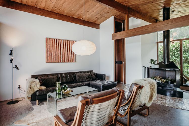 The Sundowner, 25 Lentara St – luxury pet friendly retreat with pool