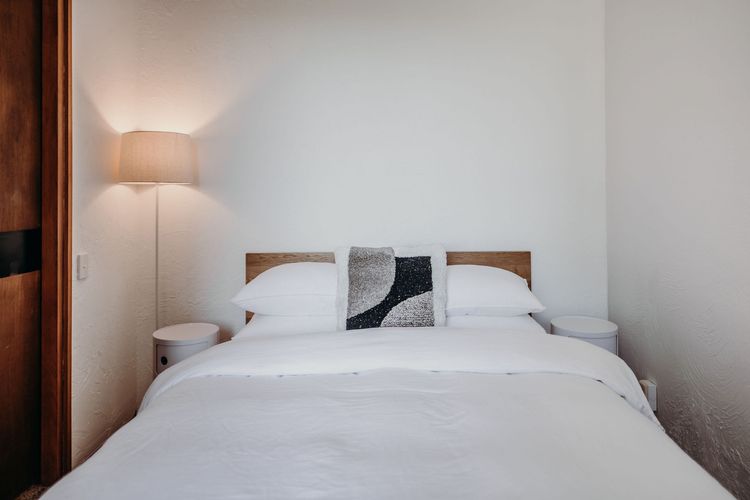 The Sundowner, 25 Lentara St – luxury pet friendly retreat with pool