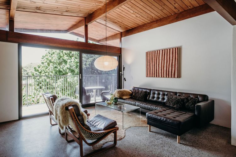 The Sundowner, 25 Lentara St – luxury pet friendly retreat with pool