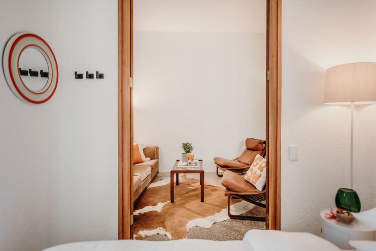 The Sundowner, 25 Lentara St – luxury pet friendly retreat with pool